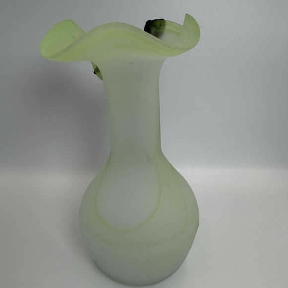 RARE Lime Green White Swirl Frosted Glass Art Vase Unique 3D Art Noveau 8.5” T - Picture 5 of 14